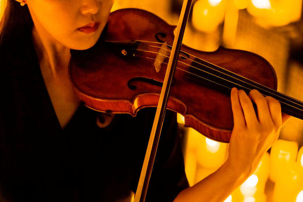 A close up of a musician playing the violin