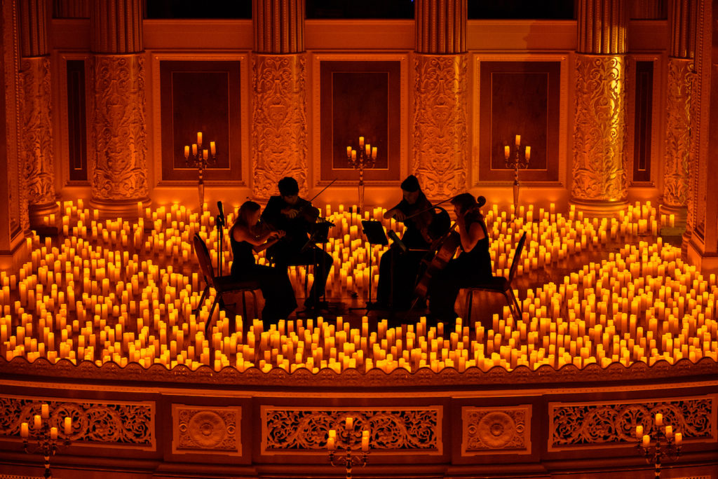 Euch erwarten traumhafte Candlelight-Konzerte im Schloss Garath in Düsseldorf