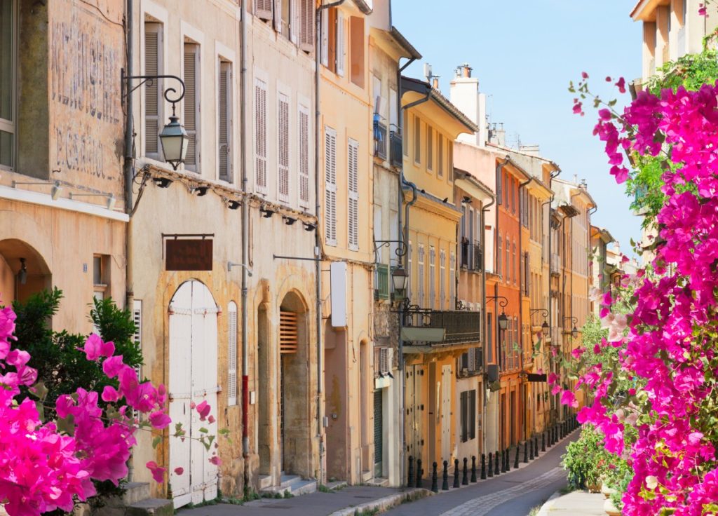A picture of a charming street in Aix-en-Provence