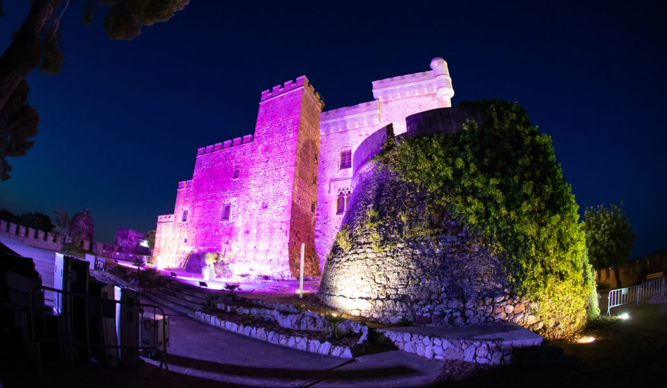 El castillo de Castelldefels se llenará de velas y música en directo para celebrar las noches de verano
